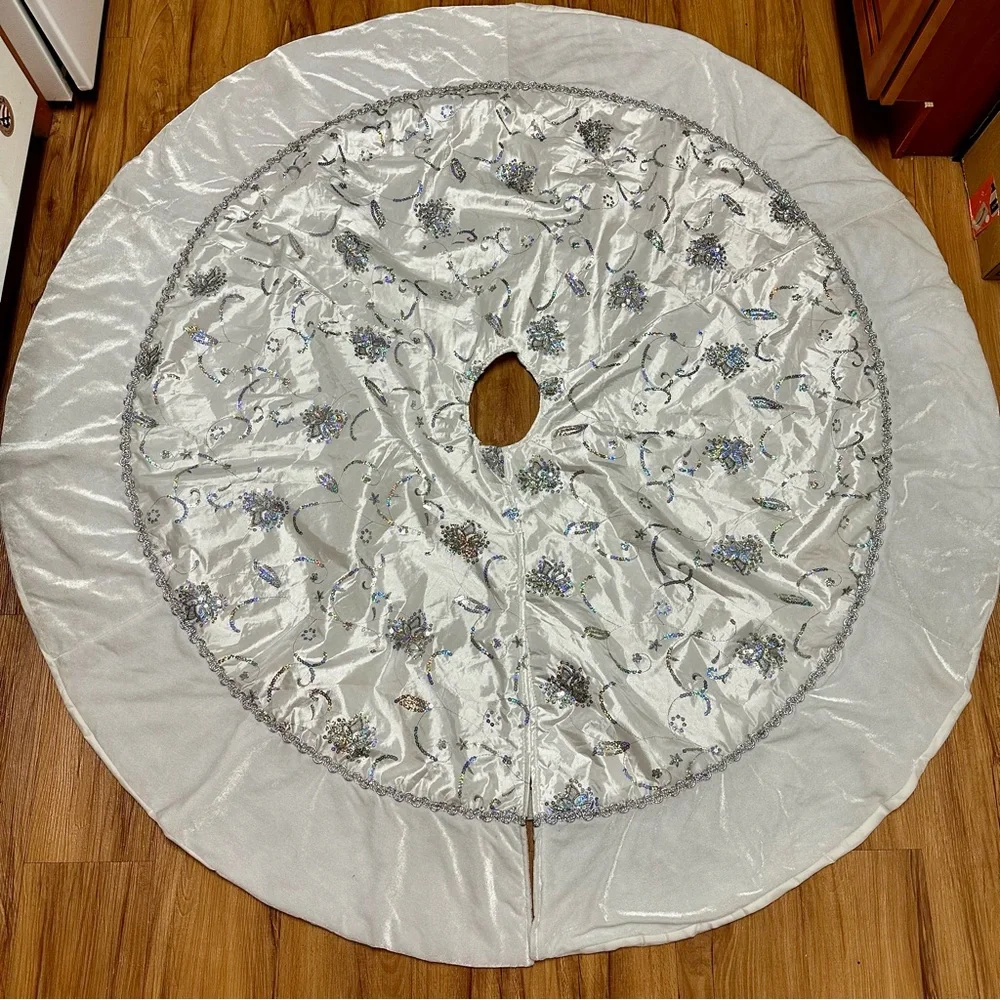 55-inch White and Silver Embellished Christmas Tree Skirt